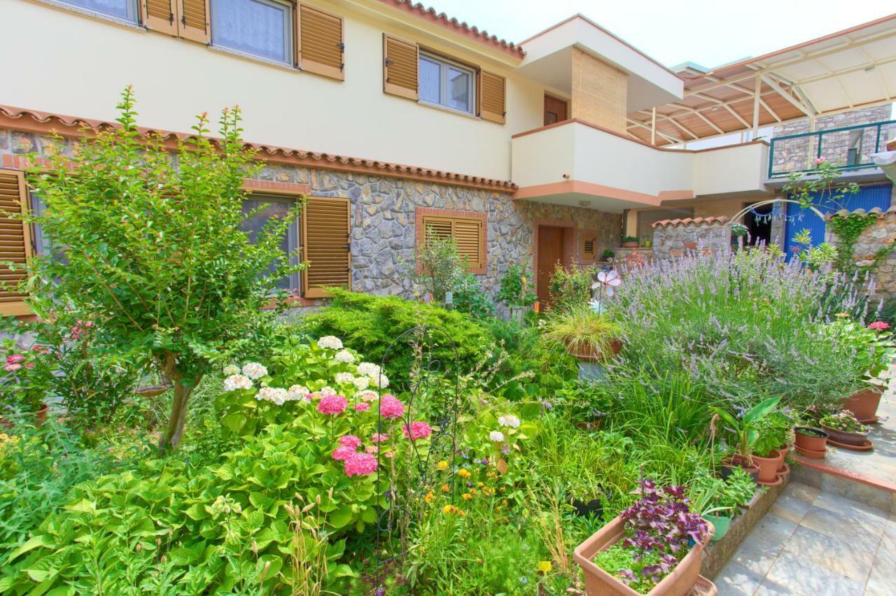 Apartments Rita Ловран Екстериор снимка