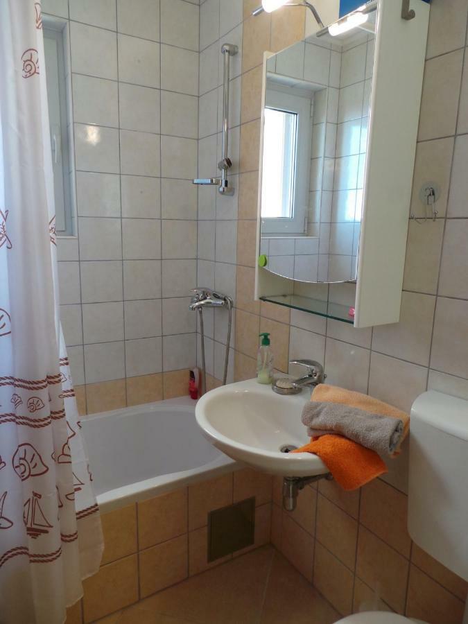 Apartments Rita Ловран Екстериор снимка