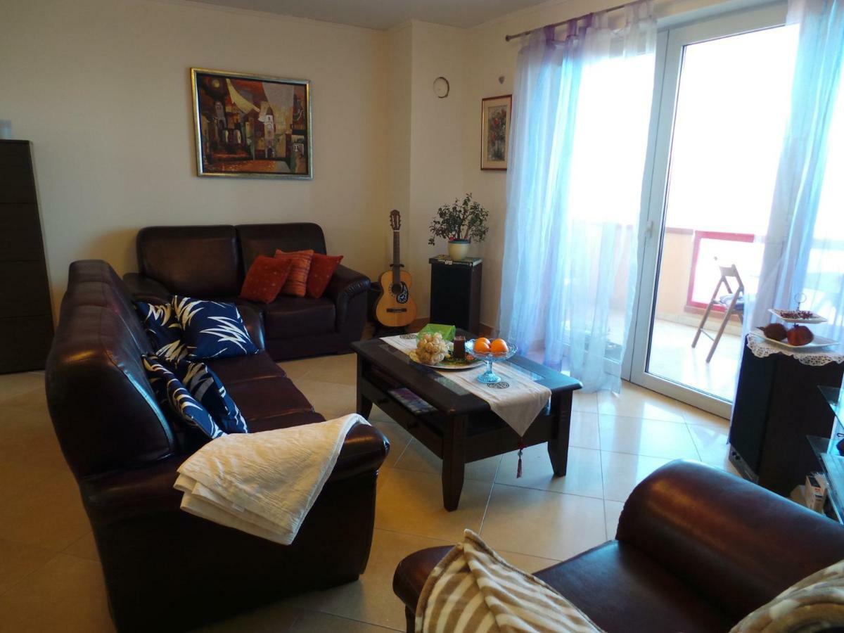 Apartments Rita Ловран Екстериор снимка