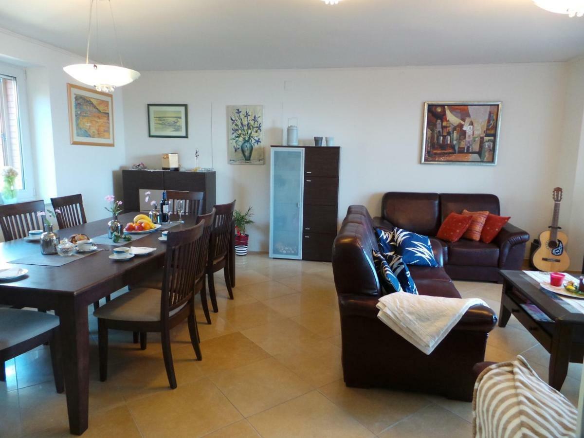 Apartments Rita Ловран Екстериор снимка